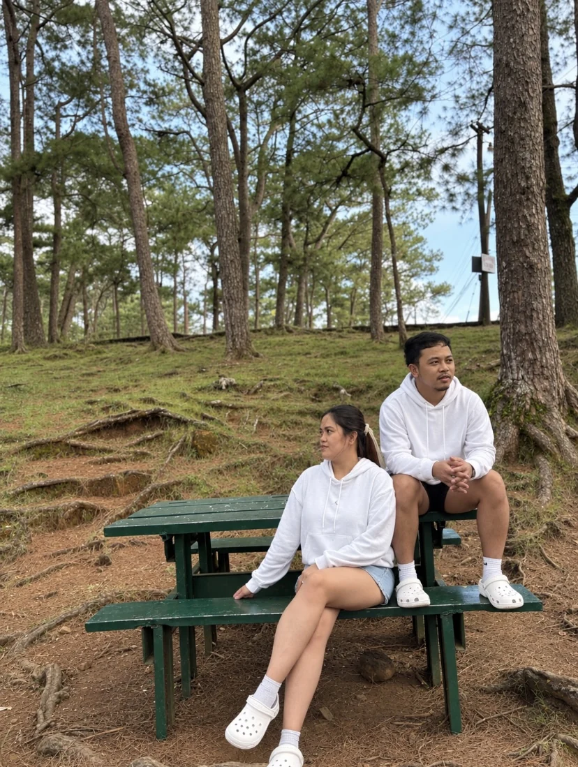 Francis and Jelyssa together on the green park bench